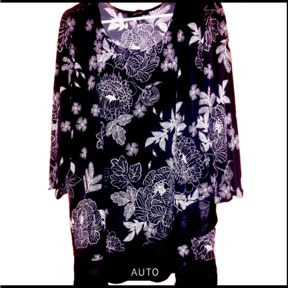 NWOT vintage Karen Kane Tunic size 2X Black/White 30”Tunic perfect condition
